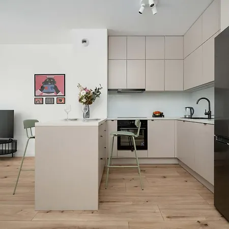아파트 Beige In With Parking And Balcony By Renters 브로츠와프