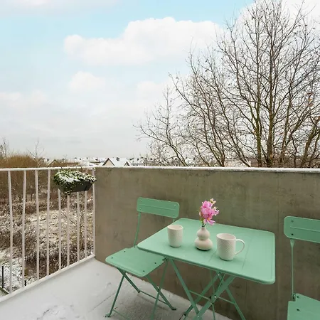 Beige In With Parking And Balcony By Renters 아파트 *