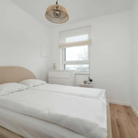 Beige In With Parking And Balcony By Renters