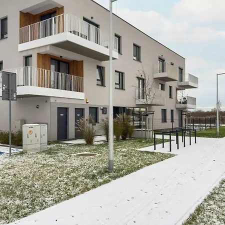 Beige In With Parking And Balcony By Renters *